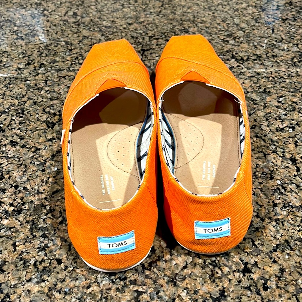 Tom’s men’s 12 orange